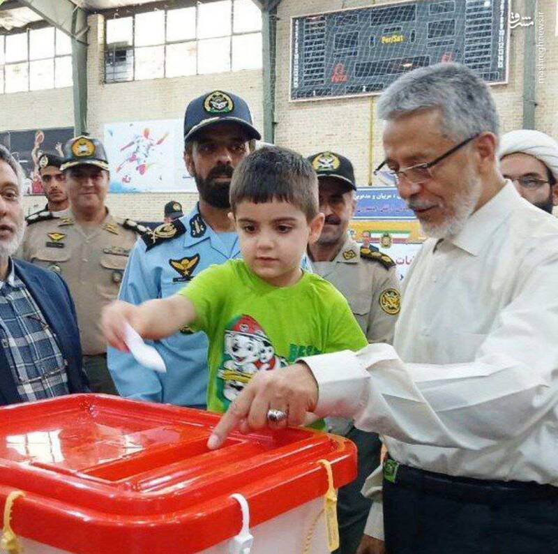 عکس / حضور چهرهها در پای صندوق رای 38