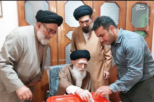 عکس / حضور چهرهها در پای صندوق رای 16