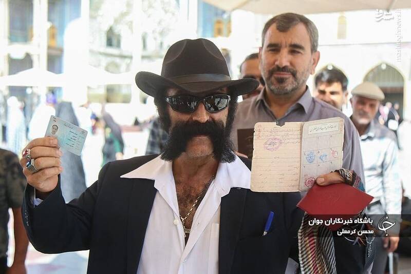 عکس / ظاهر جالب یکی از رای دهندگان دور دوم انتخابات ریاست جمهوری