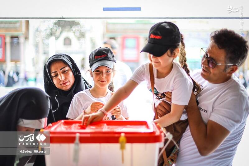 رأی گیری انتخابات ریاست جمهوری در حرم حضرت عبدالعظیم(ع) رأی گیری انتخابات ریاست جمهوری در حرم حضرت عبدالعظیم(ع)