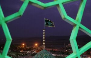 تعویض پرچم مسجد جمکران در آستانه ماه محرم