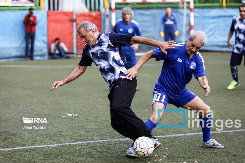 من مقابل پزشکیان بازی کردم؛ انصافا فوتبالیست خوبی است/ حسینی نباید از استقلال برود!