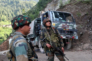 حمله به کاروان ارتش هندوستان در کشمیر با ۵ کشته
