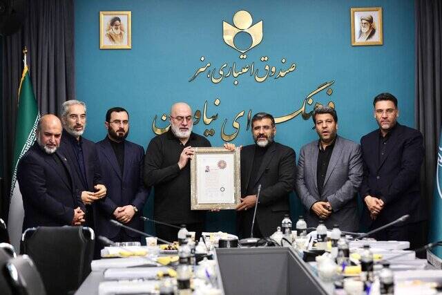 اعطای نشان درجه یک هنری به فرهاد قائمیان 2