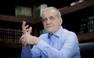 دیدار رئیسجمهور منتخب با خانواده شهید رئیسی + عکس