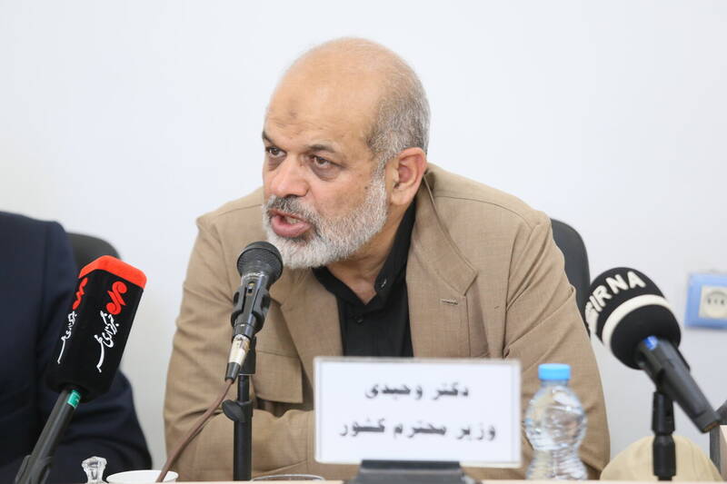 فیلم/ ارتباطات الکترونیکی گذرنامه‌ای بین عراق و ایران در اربعین