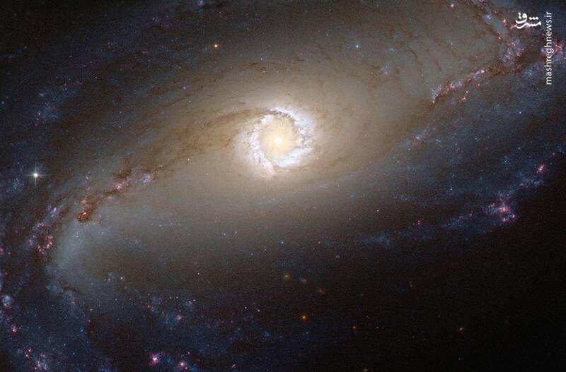 قلب کهکشان مارپیچی میله‌ای NGC 1097