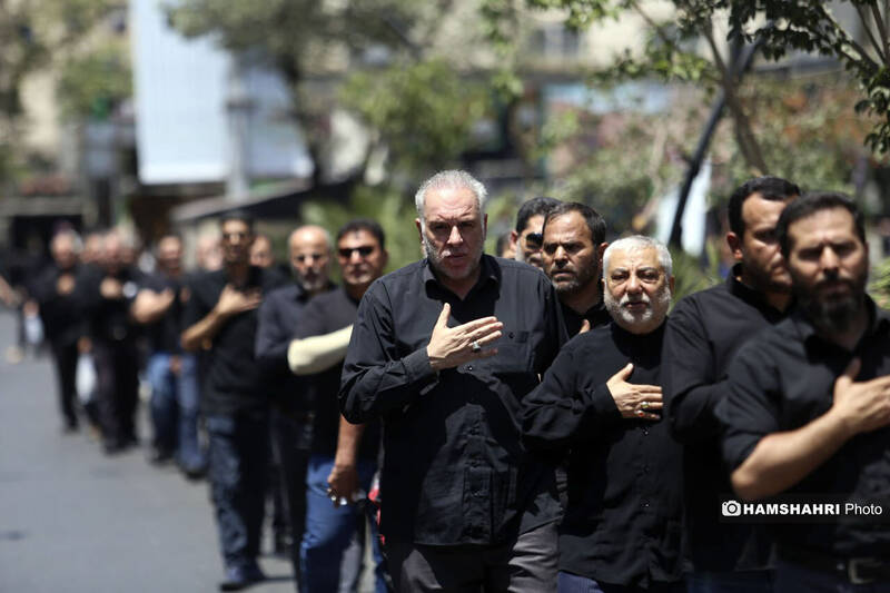 مراسم عزاداری ظهر روز عاشورا در چهار راه گلوبندک