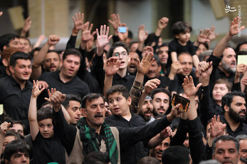 مراسم عزاداری شام غریبان حسینی با حضور رهبر انقلاب +عکس و فیلم