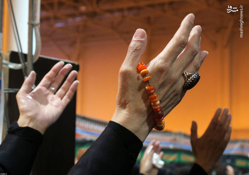 مراسم عزاداری شام غریبان حسینی با حضور رهبر انقلاب +عکس و فیلم