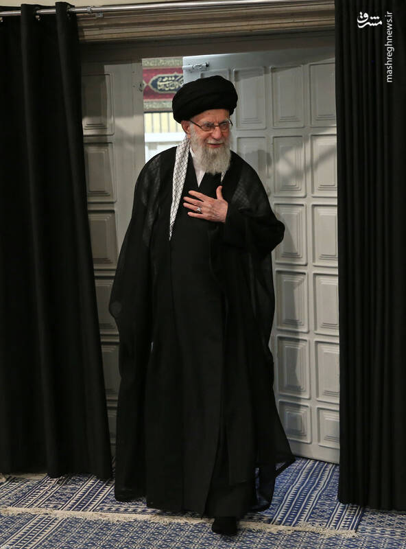 مراسم عزاداری شام غریبان حسینی با حضور رهبر انقلاب +عکس و فیلم