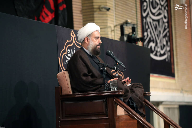 مراسم عزاداری شام غریبان حسینی با حضور رهبر انقلاب +عکس و فیلم