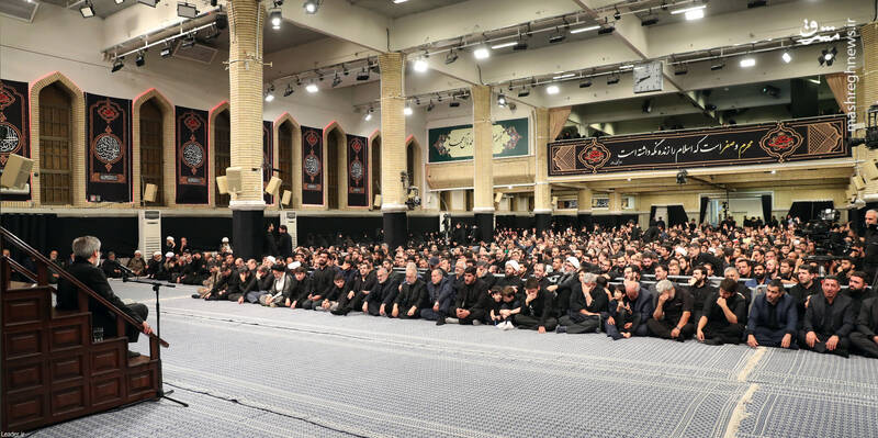 مراسم عزاداری شام غریبان حسینی با حضور رهبر انقلاب +عکس و فیلم