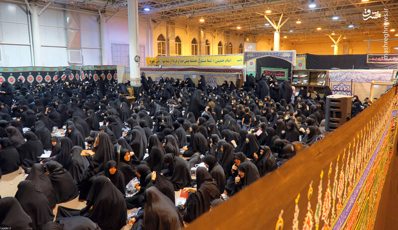 مراسم عزاداری شام غریبان حسینی با حضور رهبر انقلاب +عکس و فیلم