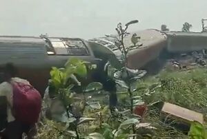 فیلم/ خروج قطار از ریل در هند با دست کم یک کشته