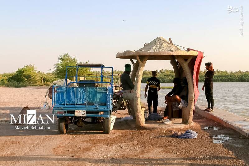 عکس/ صید ماهی روی پل صنگور آبادان