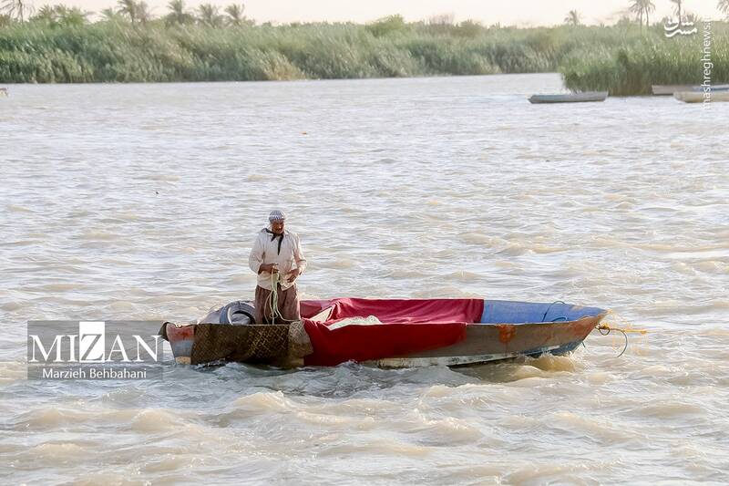 عکس/ صید ماهی روی پل صنگور آبادان