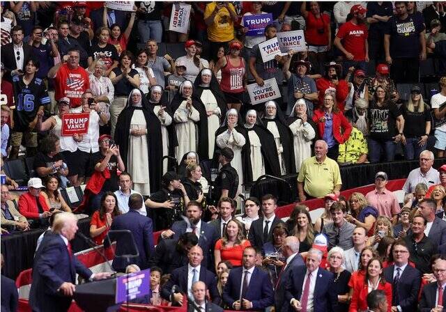 ترامپ با تمسخر دموکراتها برگشت