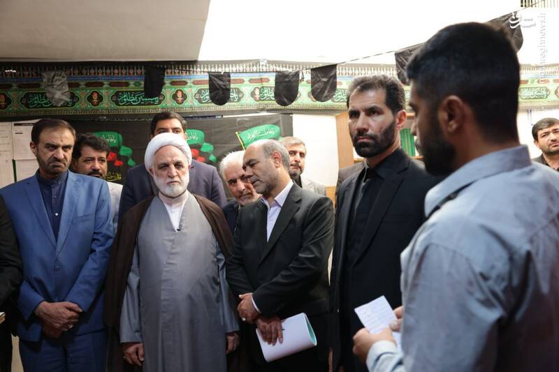 بازدید رئیس قوه قضاییه از زندان مرکزی شهرکرد/ تاکید قاضیالقضات بر بهرهمندی زندانیان واجد شرایط از ارفاقات قانونی + عکس و فیلم