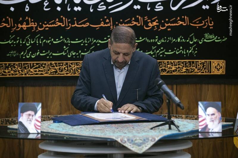 لحظه امضای اعتبارنامه پزشکیان توسط آیتالله جنتی و دیگر اعضای شورای نگهبان