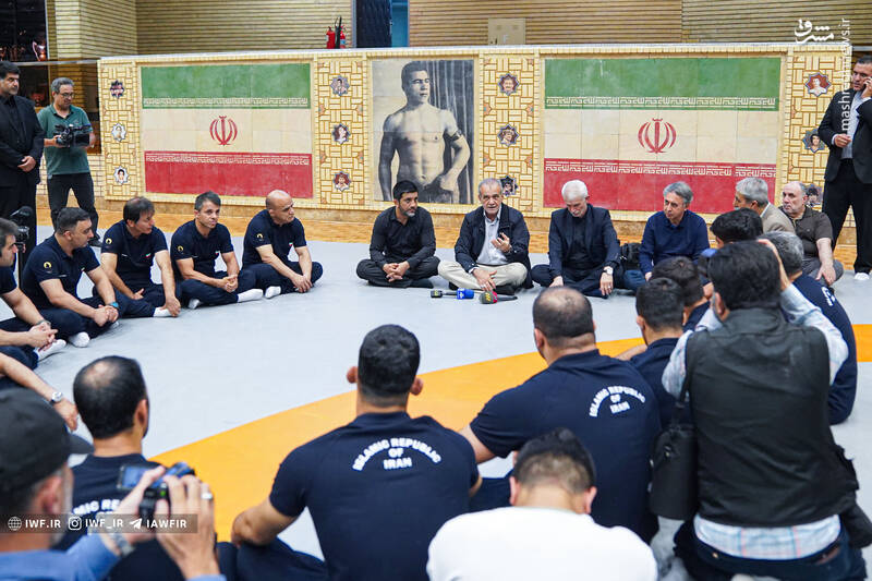 عکس/ حضور رئیس جمهور منتخب در کمپ تیمهای ملی کشتی
