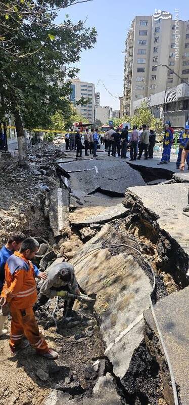 فرونشست زمین در میدان ونک + عکس ؛ یک نفر مصدوم شد