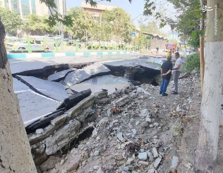 فرونشست زمین در میدان ونک یک مصدم برجای گذاشت + عکس