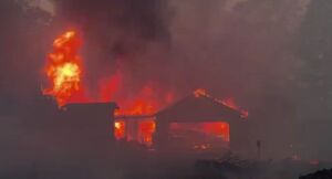 ادامه آتش‌سوزی در بخش‌های واقع در ایالت «کالیفرنیا»