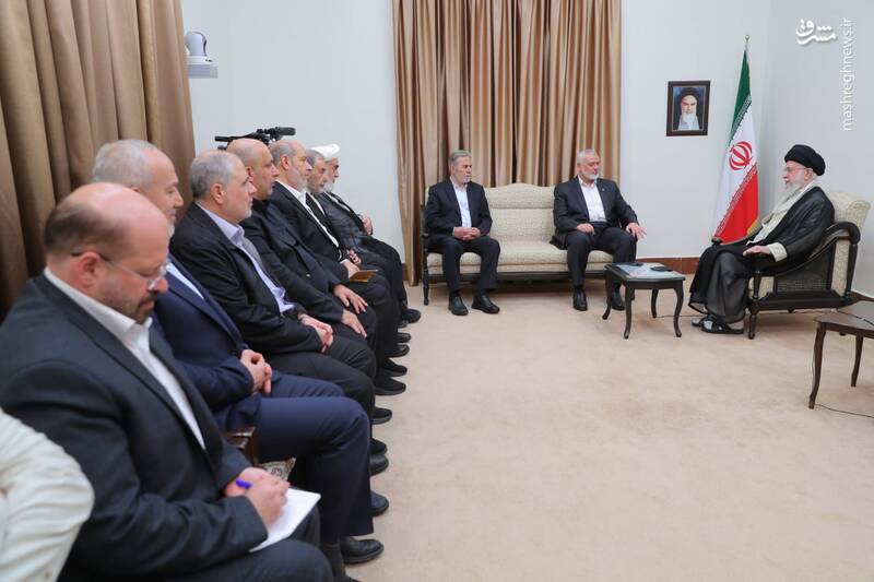 دیداراسماعیل هنیه رئیس دفتر سیاسی حماس و زیاد النخالة دبیرکل جنبش جهاد اسلامی فلسطین و هیئت همراه با رهبر انقلاب دیداراسماعیل هنیه رئیس دفتر سیاسی حماس و زیاد النخالة دبیرکل جنبش جهاد اسلامی فلسطین و هیئت همراه با رهبر انقلاب