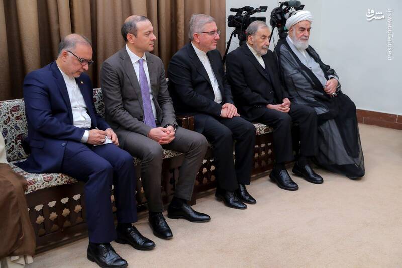 دیدار نیکول پاشینیان نخست وزیر ارمنستان و هیئت همراه با رهبر انقلاب دیدار نیکول پاشینیان نخست وزیر ارمنستان و هیئت همراه با رهبر انقلاب