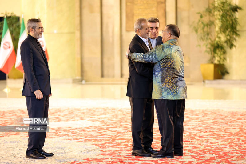 دیدار میهمانان شرکت کننده در مراسم تحلیف با رئیس جمهور