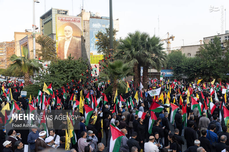 تجمع مردم تهران در محکومیت ترور شهید اسماعیل هنیه تجمع مردم تهران در محکومیت ترور شهید اسماعیل هنیه