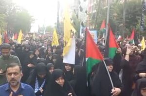 فیلم/ پرچم حماس و فلسطین در تشییع پیکر شهید اسماعیل هنیه