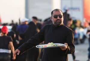 زائران حسینی در مسیر شلمچه