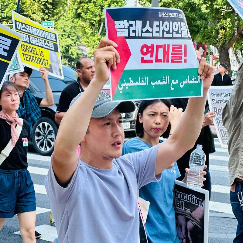 تصاویر شهید هنیه در دست تظاهرات کنندگان در سئول