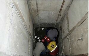لحظه سقوط کارمند شهرداری تهران به داخل آسانسور