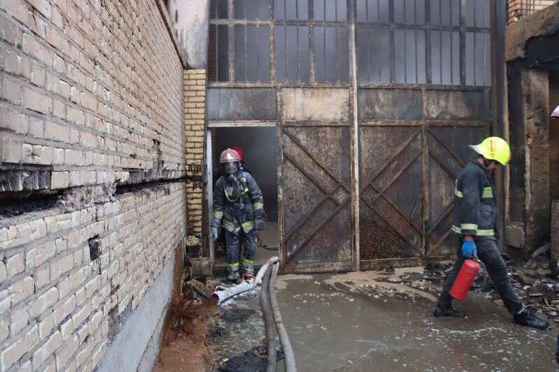 آتشسوزی در کارگاه تینر با ۳ مخزن ۵ هزار لیتری در جاده دولت آباد