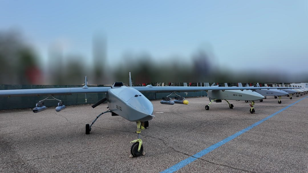 ورود نسل جدید پهپادهای دوربرد بمبافکن به نیروی دریایی سپاه/ تجهیز «ابابیل-۵» به الماس و قائم برای شکار در آبهای دوردست +عکس