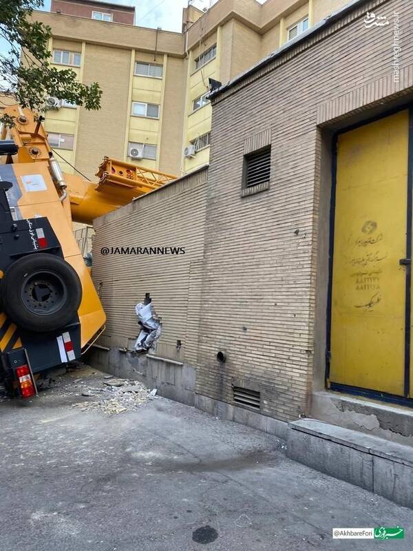 تصاویر جدید از سقوط جرثقیل در خیابان حافظ