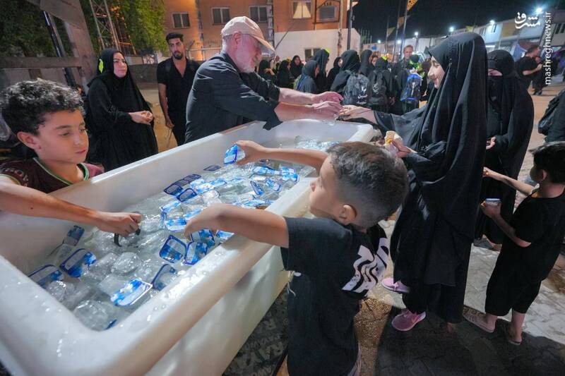 عکس/ پذیرایی از زائران اربعین در سامرا