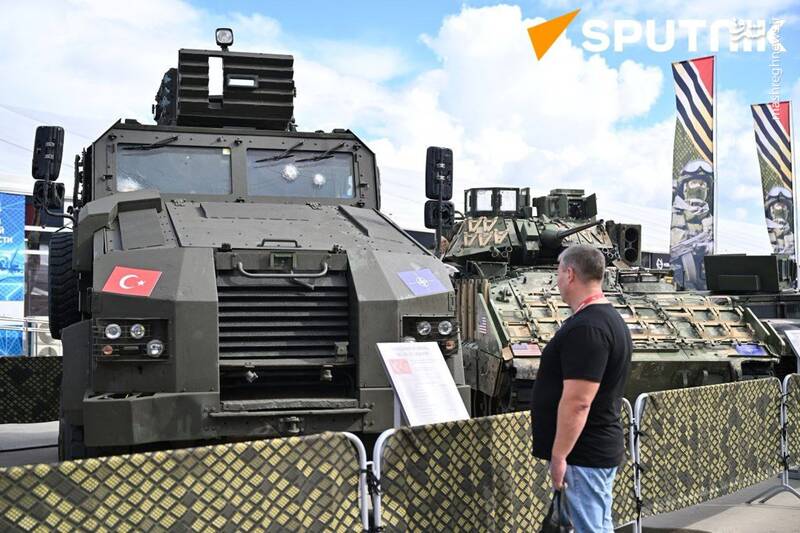 نمایش غنیمتهای جنگی غربی در روسیه+ عکس