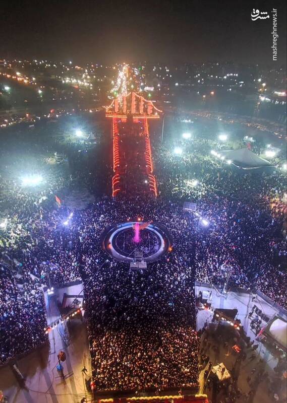 تصویری از استقبال پرشور مردم در آیین بدرقه اربعینیها در میدان آزادی