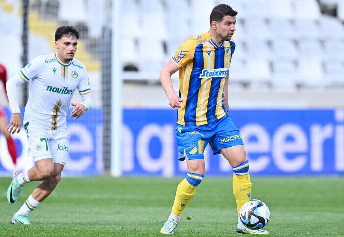 سرنوشت مبهم هافبک سابق استقلال؛ کسی مهری را نمیخواهد؟