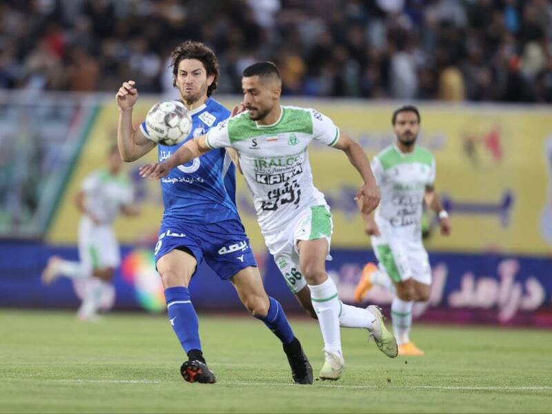 استقلال هنوز شانس قهرمانی دارد/ هیچ تلاشی برای تمام شدن بازسازی آزادی نمیبینیم/ مهاجم استقلال حداقل باید ۱۵ گل در فصل بزند!