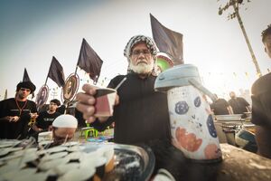 خدمت‌رسانی پدربزرگ عراقی و نوه‌هایش در مشایه