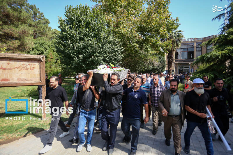 عکس / تشییع پیکر «هوشنگ حریرچیان» 8