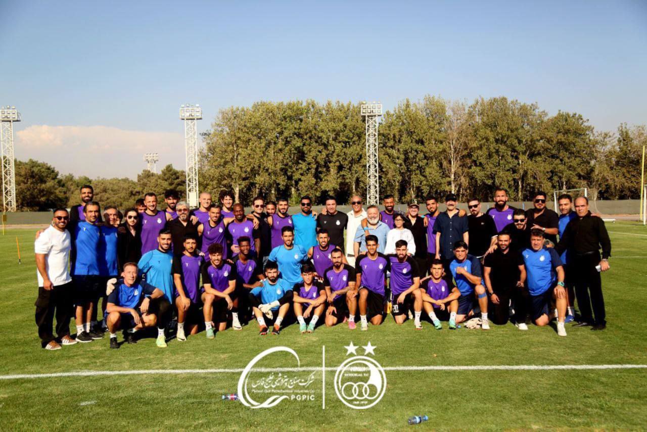 تمرین شاگردان نکونام با حضور هنرپیشههای استقلالی و مهرداد محمدی +عکس