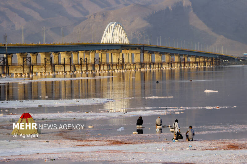 تغییر رنگ دریاچه ارومیه