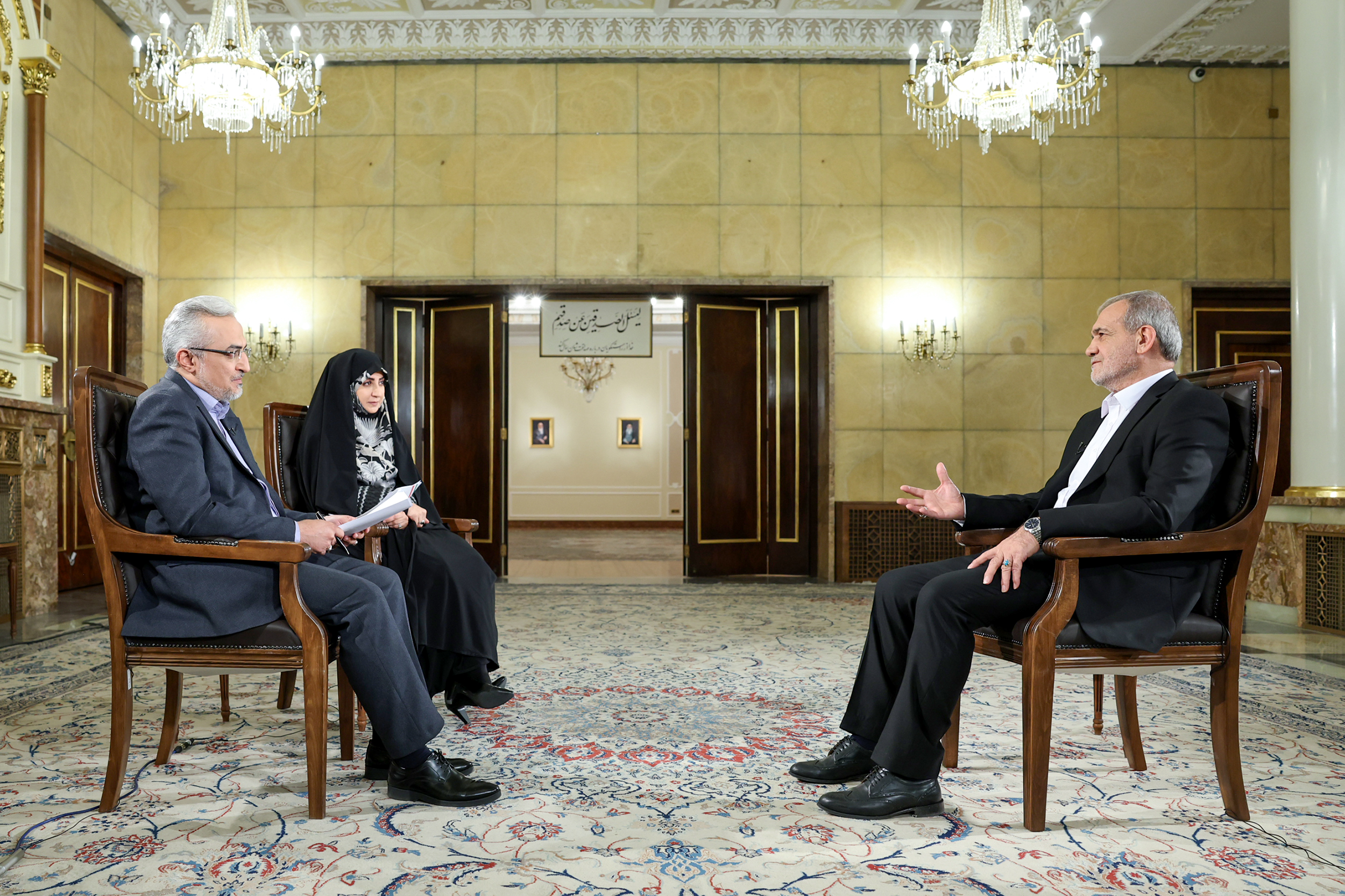 پزشکیان: آمادهام هرماه با مردم صحبت کنم/ برخورد با مردم ربطی به تحریم ندارد/ شاخص دولت ما، رضایت مردم است