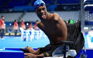 فیلم / شگفتی سازی شناگر برزیلی، بدون دست و پا